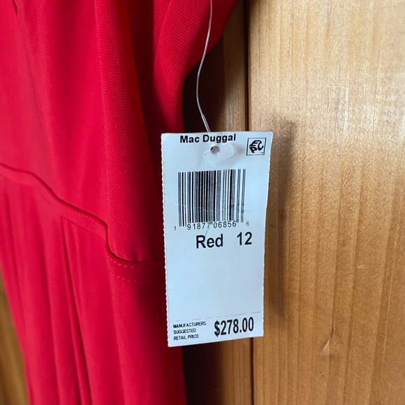 Mac Duggal Red Evening Gown NWT - Size 12, Slit & V-Neck - Picture 6 of 6
